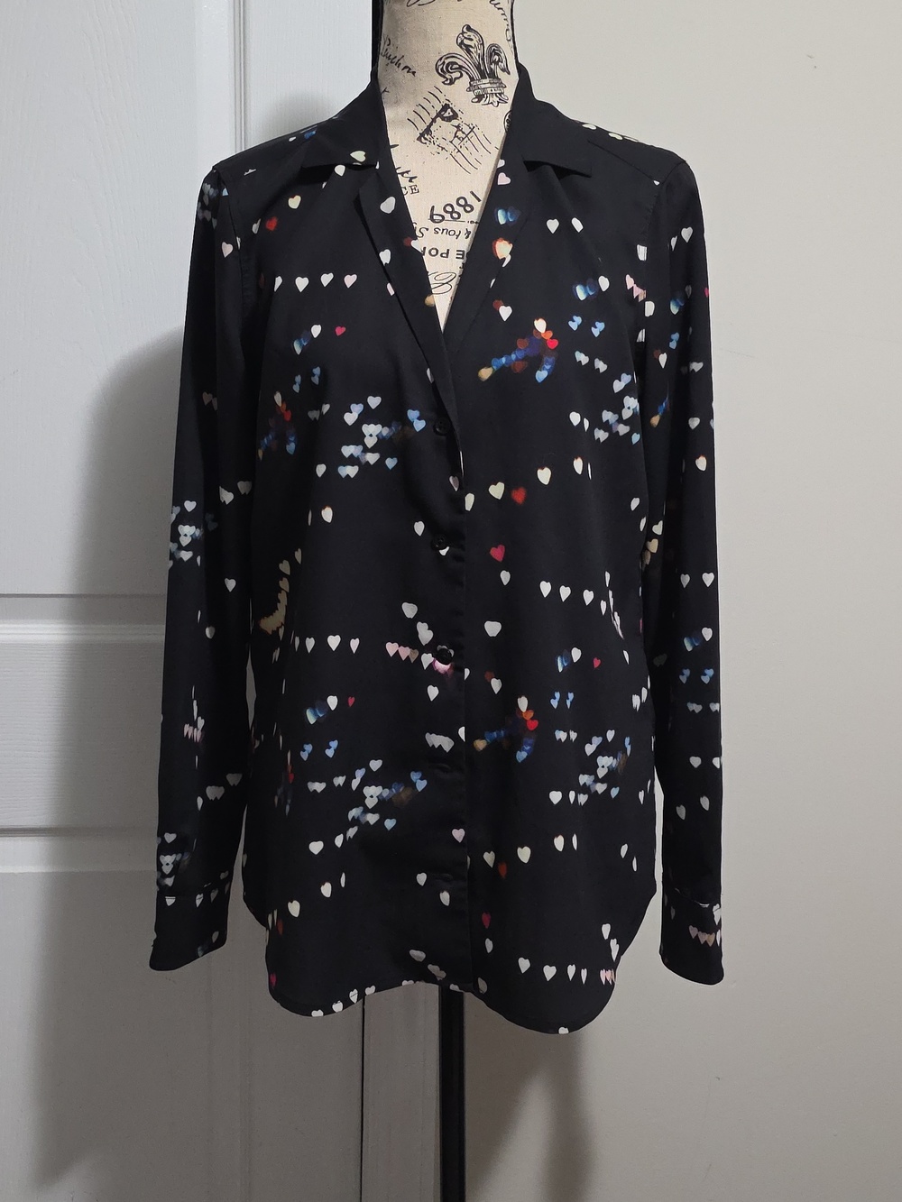Equipment Femme Adalyn Refracted Heart Button Down Shirt, Top Worn On TV Small